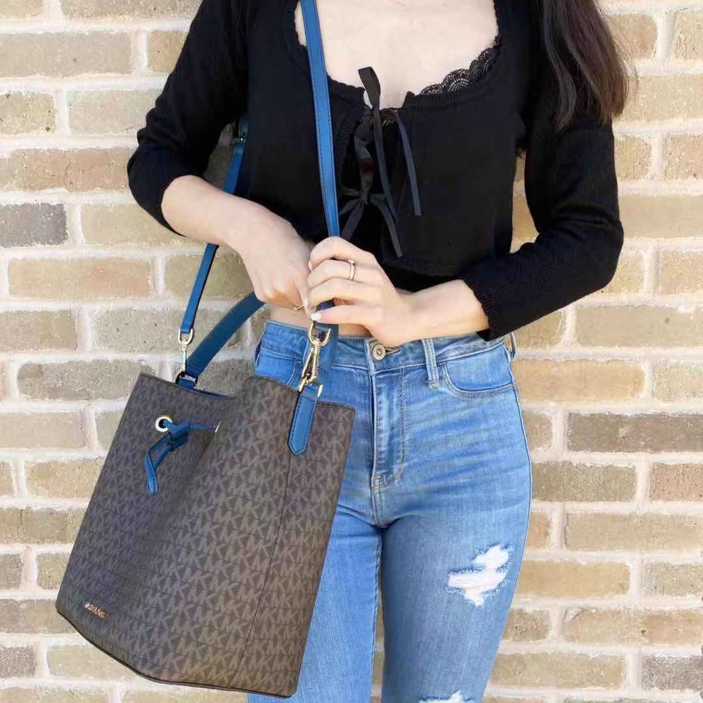 💕NWT Michael Kors Bucket Tote & wallet - Picture 5 of 5